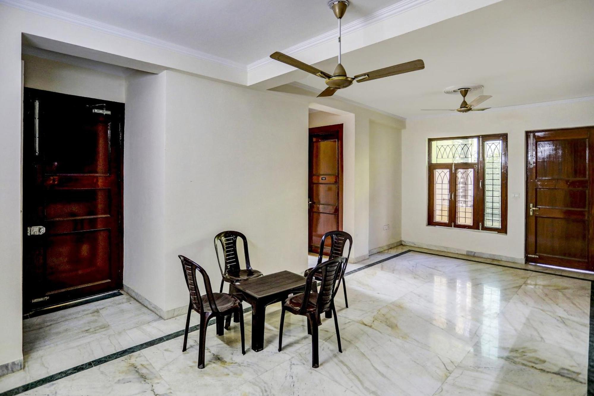 Super Capital O Uk House Residency Hotell Gurgaon Eksteriør bilde